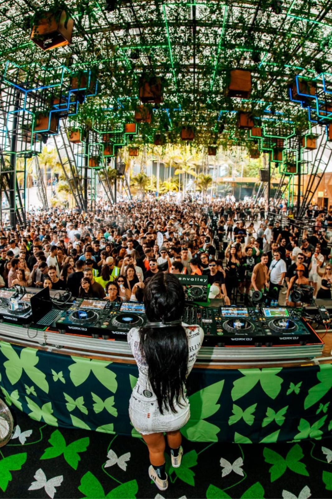 Maya Fourteen actuando en Greenvalley, Brasil